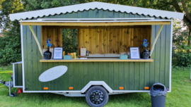 Snackwagen groot inclusief bediening max 50 personen.
