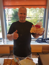 Wafelkraam inclusief bakker 2 uurtjes uitdelen.