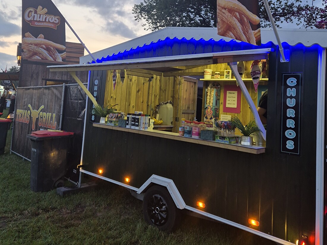 Churroskraam van Funverhuur met versgebakken churros voor festivals, bedrijfsfeesten en evenementen op locatie