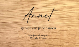 MET PENSIOEN - DESIGN A - personaliseer deze gravering