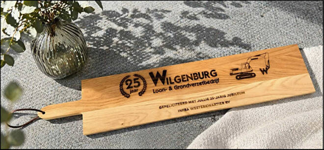 Houten tapasplank XXL met gegraveerd logo en persoonlijke tekst
