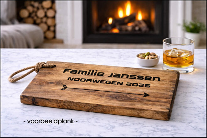 Tekst & Symbool Design E met stoere pijl, laat dit ontwerp graveren op een houten borrelplank naar keuze