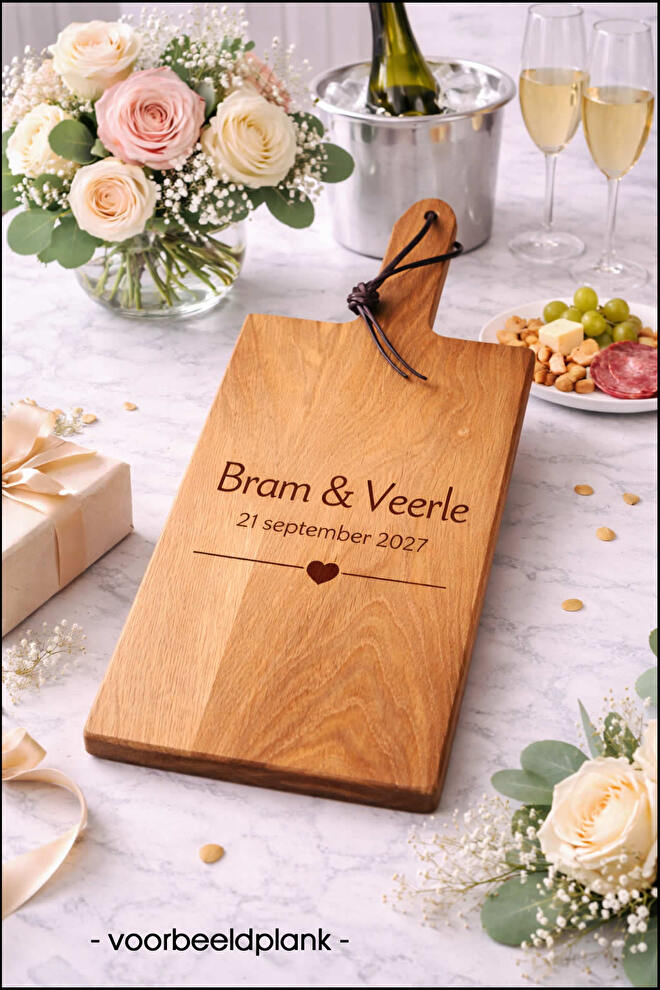 borrelplank met naam bestellen als cadeau voor een jubileum, bruiloft of als relatiegeschenk