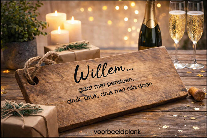 Persoonlijk pensioen geschenk met naam, kies een borrelplank en personaliseer deze met jouw eigen tekst