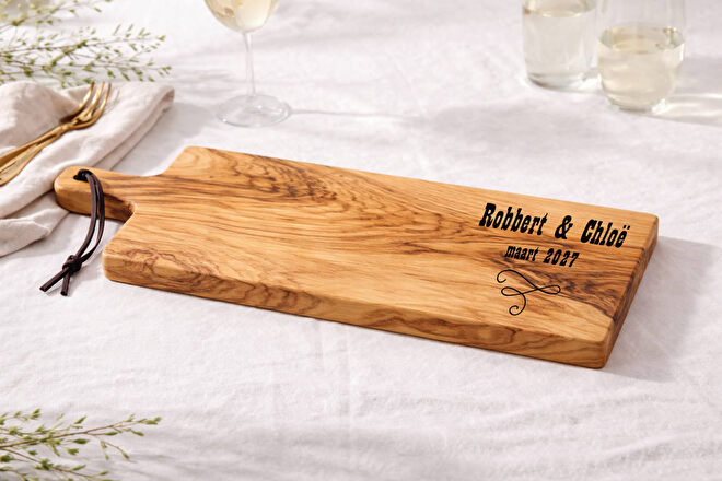 Personaliseer en bestel een persoonlijk cadeau met naam of tekst op een houten borrelplank