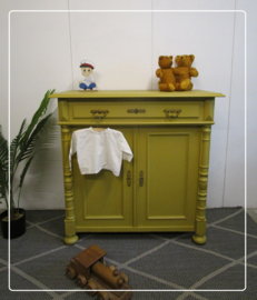 Okergele vintage commode