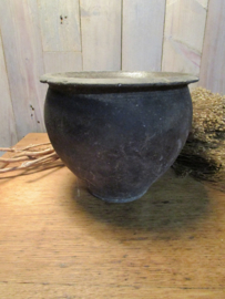 Oude terracotta pot (17 cm)