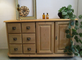 Landelijke geloogd grenen apothekerskast / dressoir