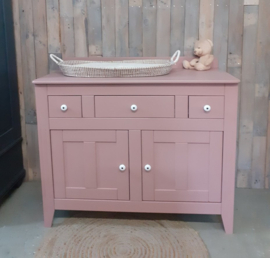 Oud roze commode