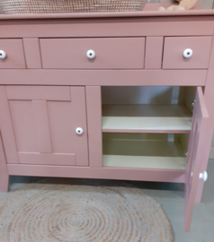 Oud roze commode