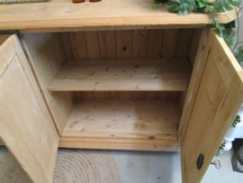 Landelijke geloogd grenen apothekerskast / dressoir