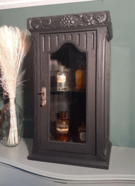 Antiek vitrinekastje met facet geslepen glas- zwart