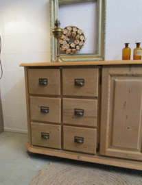 Landelijke geloogd grenen apothekerskast / dressoir