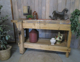 Stoere industriële sidetable