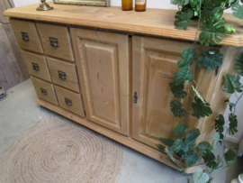 Landelijke geloogd grenen apothekerskast / dressoir