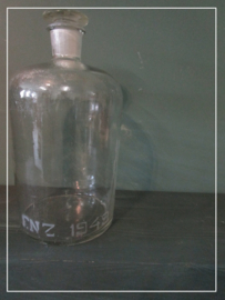 Oude apothekers fles met glazen stop stopfles  (42 cm)