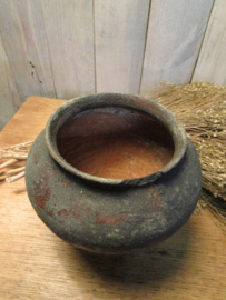 Oude terracotta pot (16 cm)