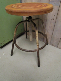 Industriële vintage kruk tafeltje