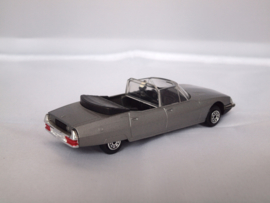 NOREV Citroen SM Presidentielle met chauffeur 1:43