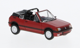 PCX 87 0502 Peugeot 205 cabriolet rood 1:87