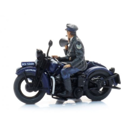 387580 Rijkspolitie met zijspan en 2 figuren HO 1:87