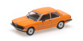 870-020001 BMW 323i 1975 oranje 1:87