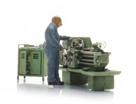 387 660  Draaibank met figuur HO 1:87