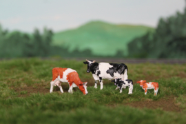 HVPS202 Holstein Zwartbont en Roodbont, set met 4 koeien 1:87
