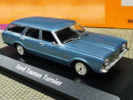 940-081311 Ford Taunus Turnier 1970 blauw 1:43