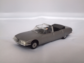 NOREV Citroen SM Presidentielle met chauffeur 1:43