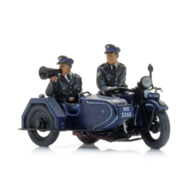 387580 Rijkspolitie met zijspan en 2 figuren HO 1:87