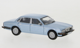 PCX 87 0161 Jaquar XJ 40 blauw 1:87