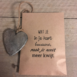 kraft zakje met hart,  wat je in je hart bewaart