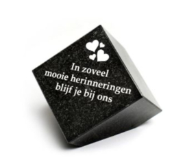 Massief blok (hartjes) met eigen tekst | 9x9x9cm