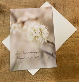 Dubbele Ansichtkaart "Laat herinneringen bloeien in je hart"