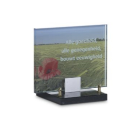 Monument Glas, klaproos, 18x23 cm    en met eigen tekst
