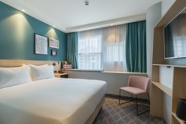 1 person hotel (€ 125) room including breakfast and city tax (Hampton by Hilton Utrecht Central Station)