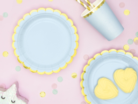 Paper plates pastel blue / gold