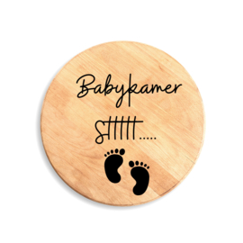 Houten hanger Stt babykamer voetjes