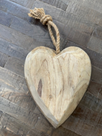 Robuust houten hart aan touw