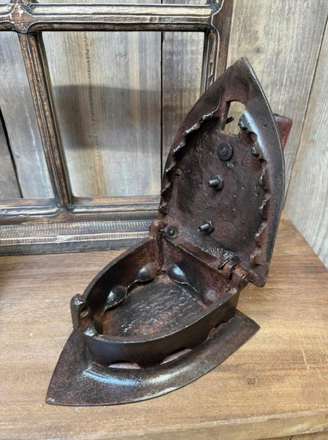 Brocante decoratief  strijkijzer