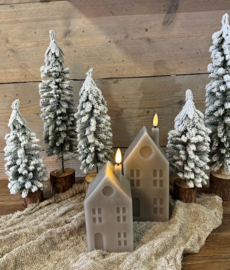 Kerstboom op stam  met sneeuw effect