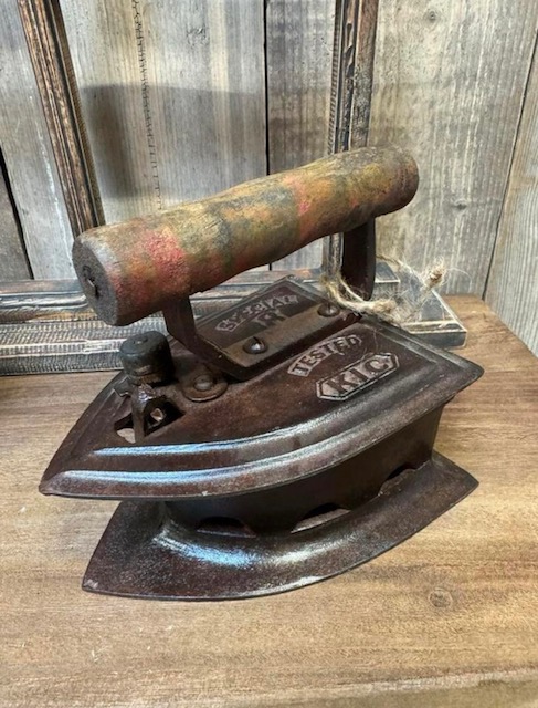 Brocante decoratief  strijkijzer