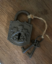 Vintage slot met sleutels