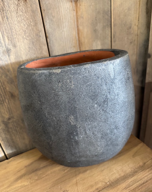 Antique black vaas - pot  ovaal