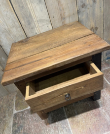 Teak houten nachtkastje met lades