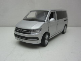 Volkswagen Transporter T6 schaal 1.op 32 met lampen en motorgeluid