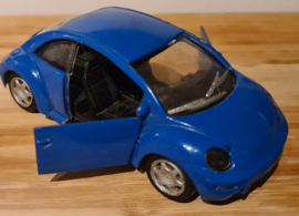 Volkswagen New Beetle blauw schaal 1 op 34 met frictie motor vintage