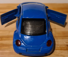 Volkswagen New Beetle blauw schaal 1 op 34 met frictie motor vintage