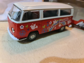 Volkswagen T2 bus welly rood wit schaal 1 op 34